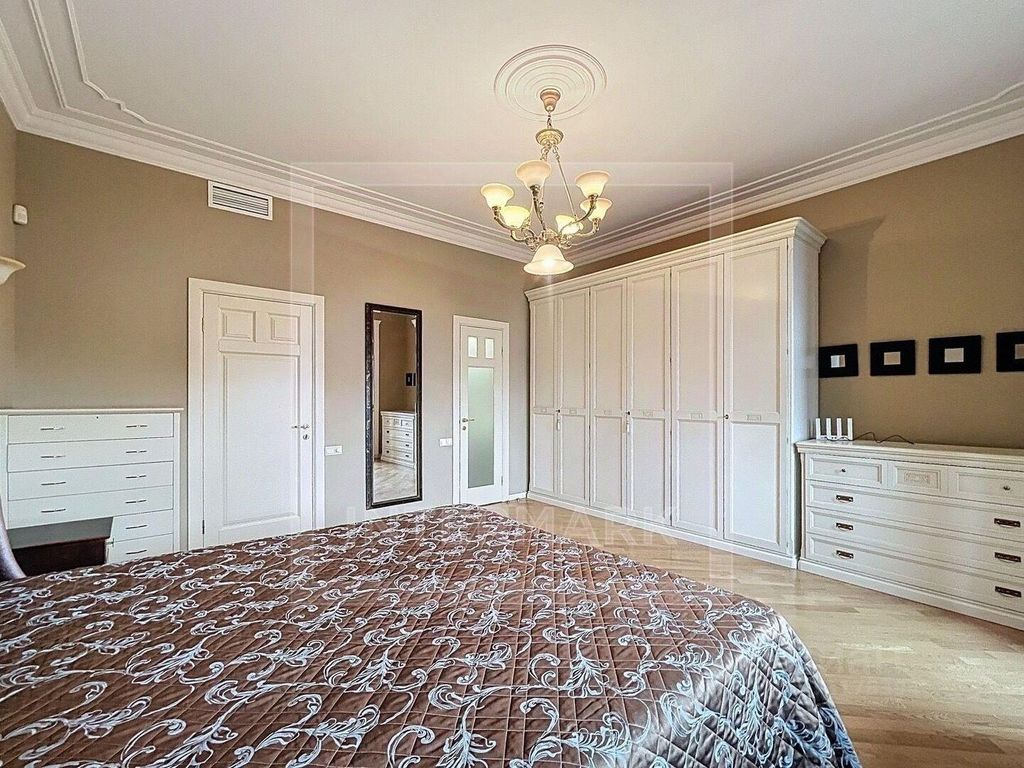 m. Mayakovskaya: Apartment, 4-rooms