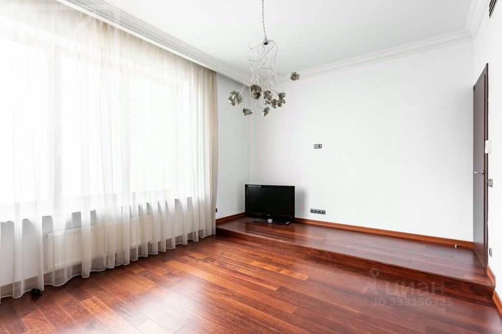 m. Okhotny ryad: Apartment, 4-rooms