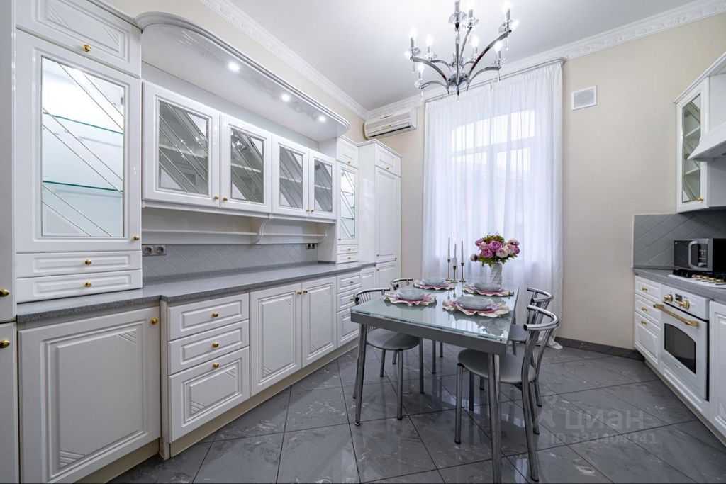 m. Arbatskaya: Apartment, 3-rooms