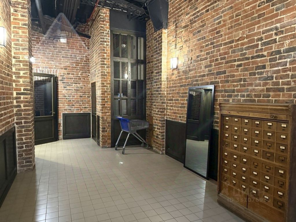 m. Verkhnie Kotly: Apartment, 3-rooms