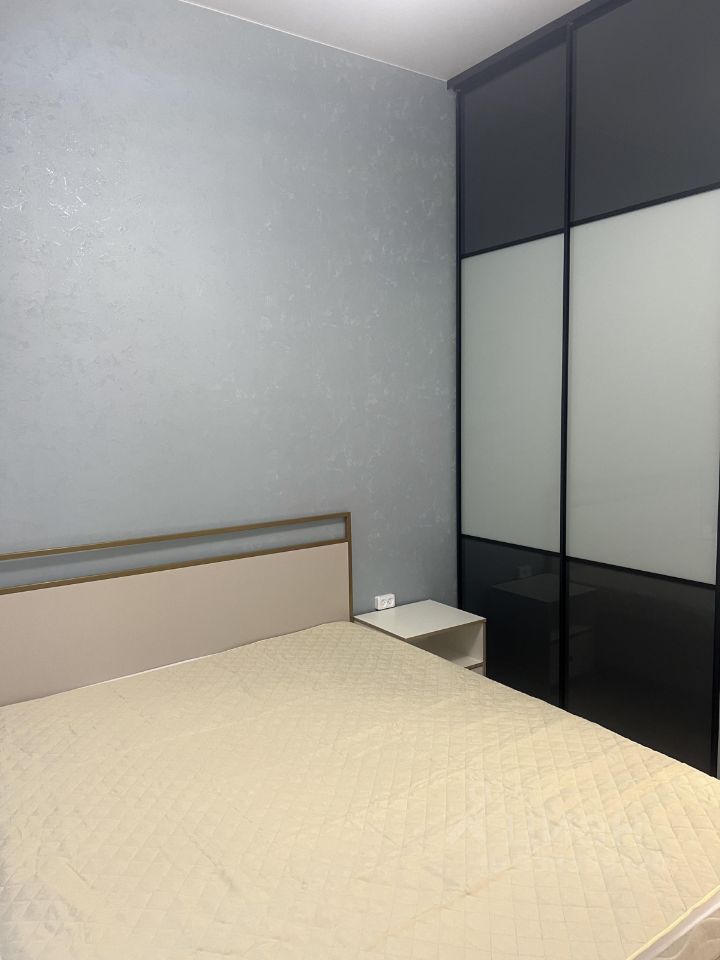 m. ZIL: Apartment, 2-rooms