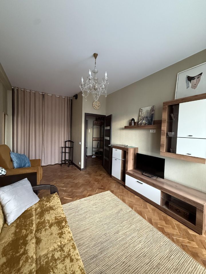 m. Kropotkinskaya: Apartment, 1-rooms
