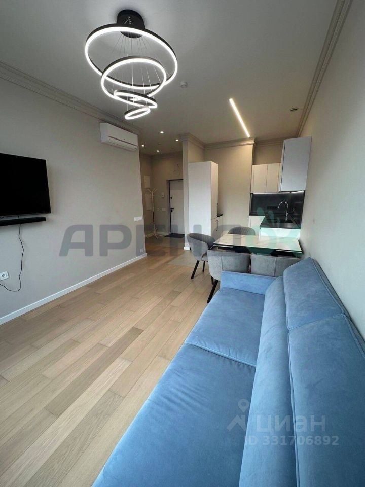 m. Aminyevskaya: Apartment, 3-rooms