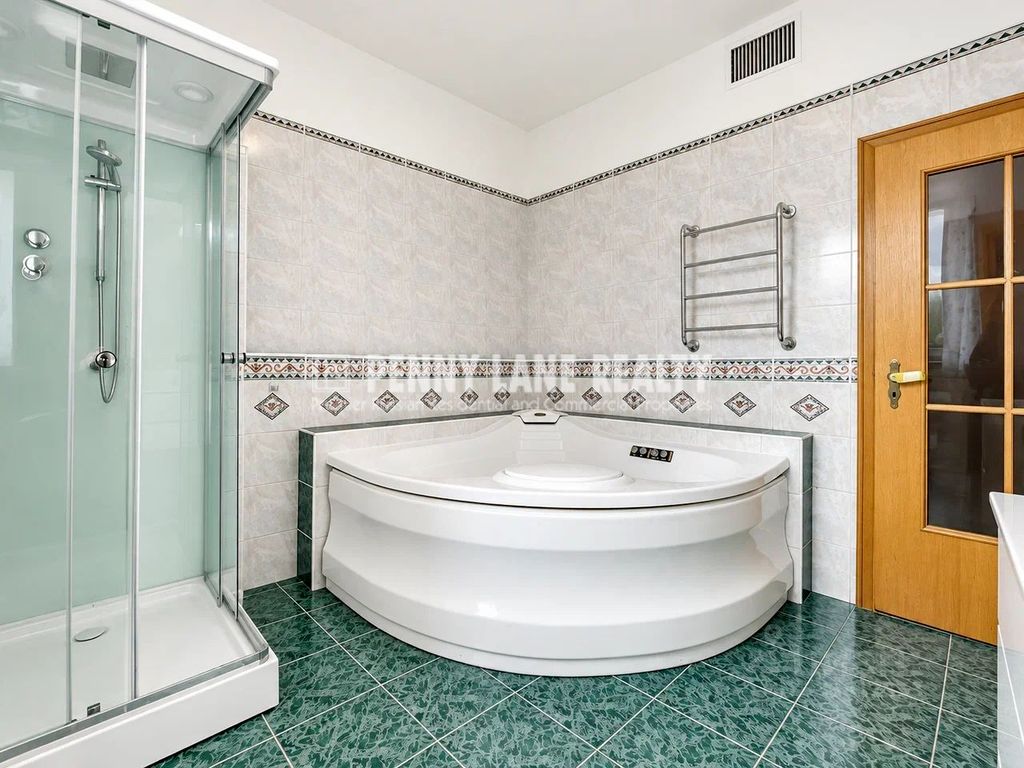 m. Universitet druzhby narodov: Apartment, 3-rooms