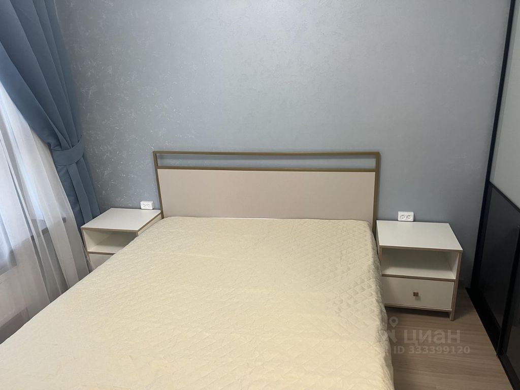 m. ZIL: Apartment, 2-rooms
