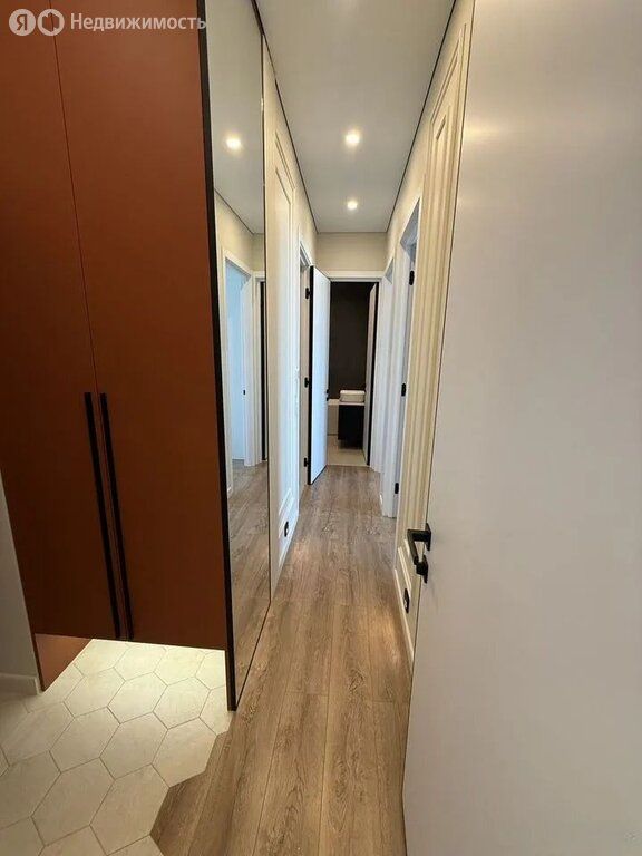 m. ZIL: Apartment, 2-rooms