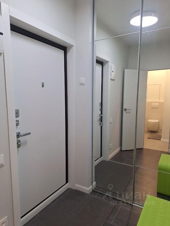m. Lukhmanovskaya: Apartment, studio