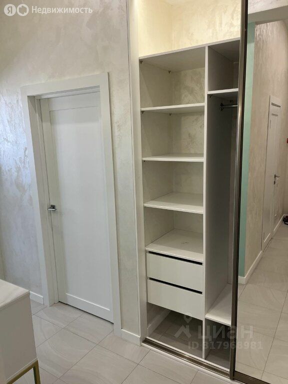 m. ZIL: Apartment, 1-rooms
