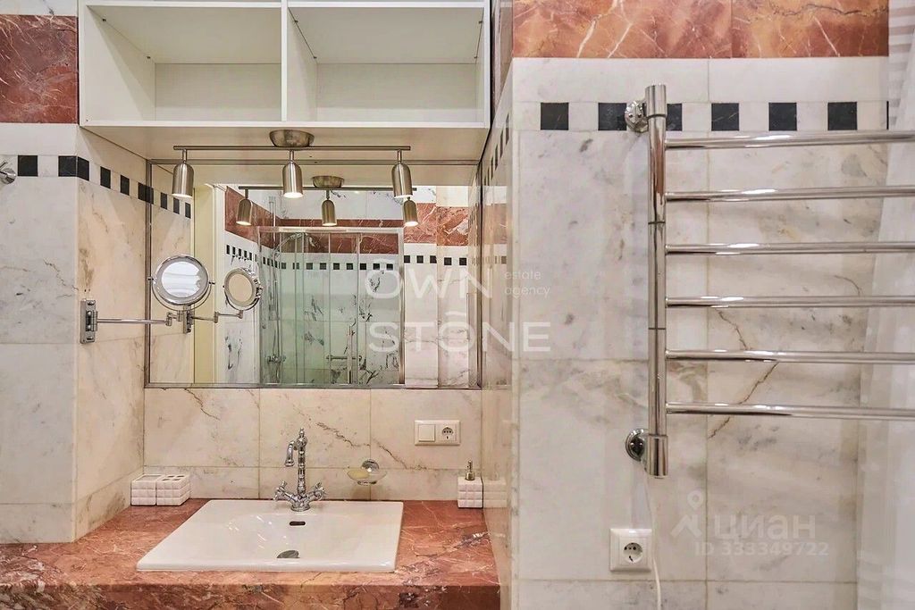 m. Kropotkinskaya: Apartment, 4-rooms
