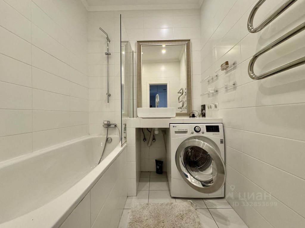 m. Barrikadnaya: Apartment, 3-rooms