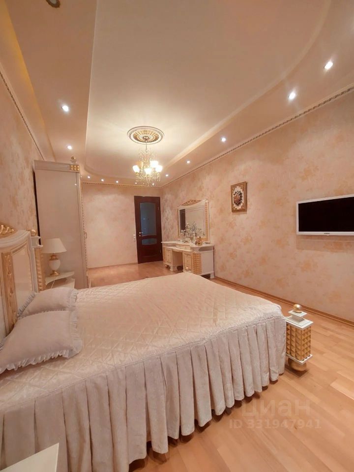 m. Yugo-Zapadnaya: Apartment, 3-rooms