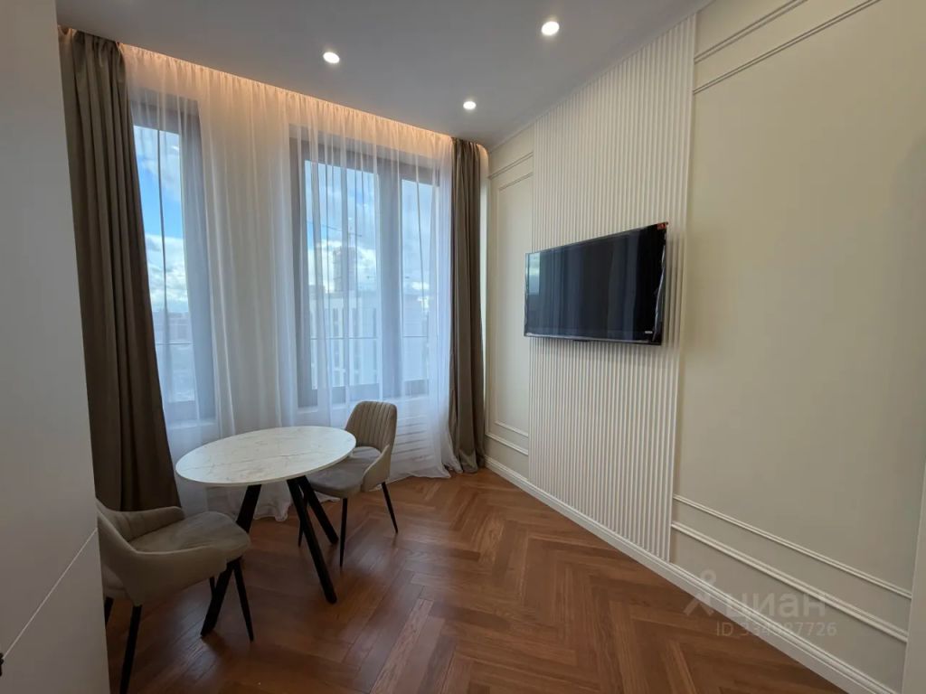 m. ZIL: Apartment, 1-rooms