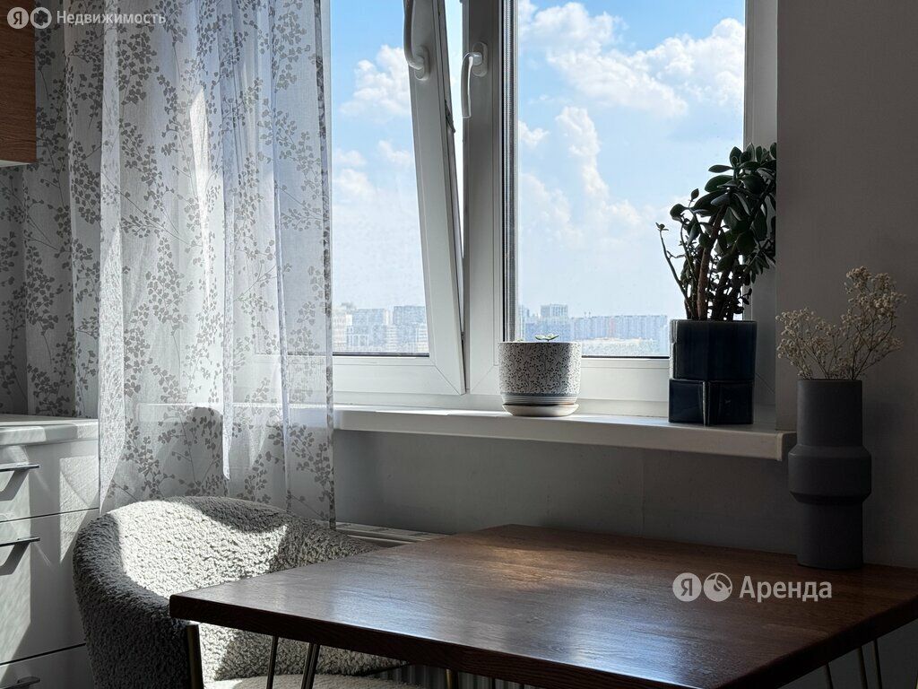 m. ZIL: Apartment, 1-rooms
