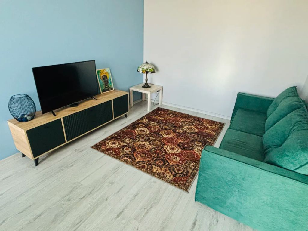 m. Lukhmanovskaya: Apartment, 2-rooms