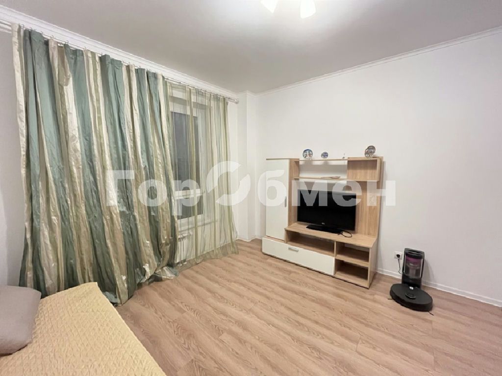 m. Narodnoe Opolchenie: Apartment, 3-rooms