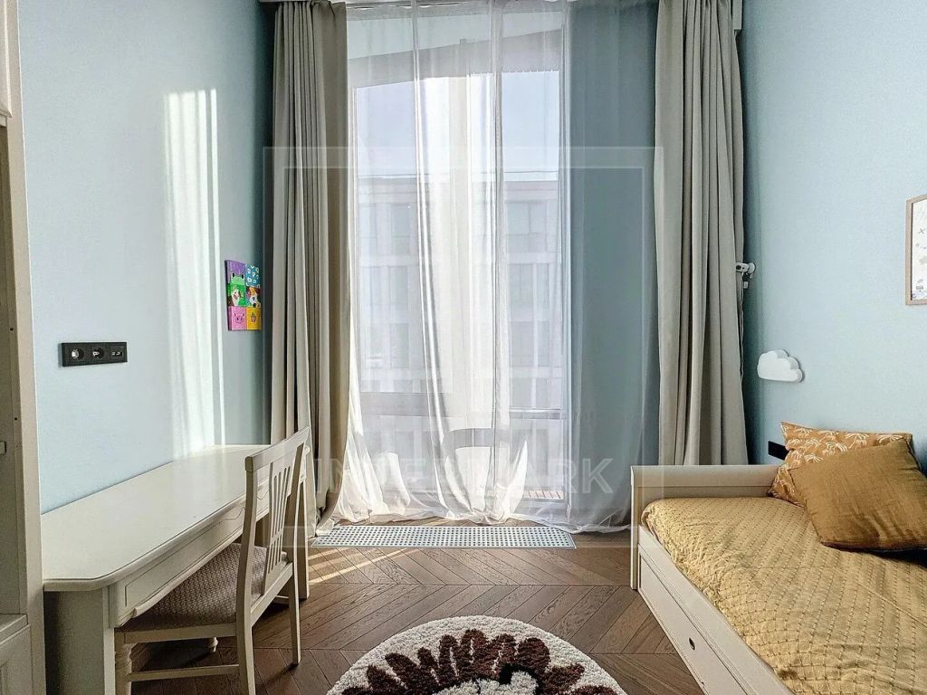 m. Mendeleevskaya: Apartment, 4-rooms