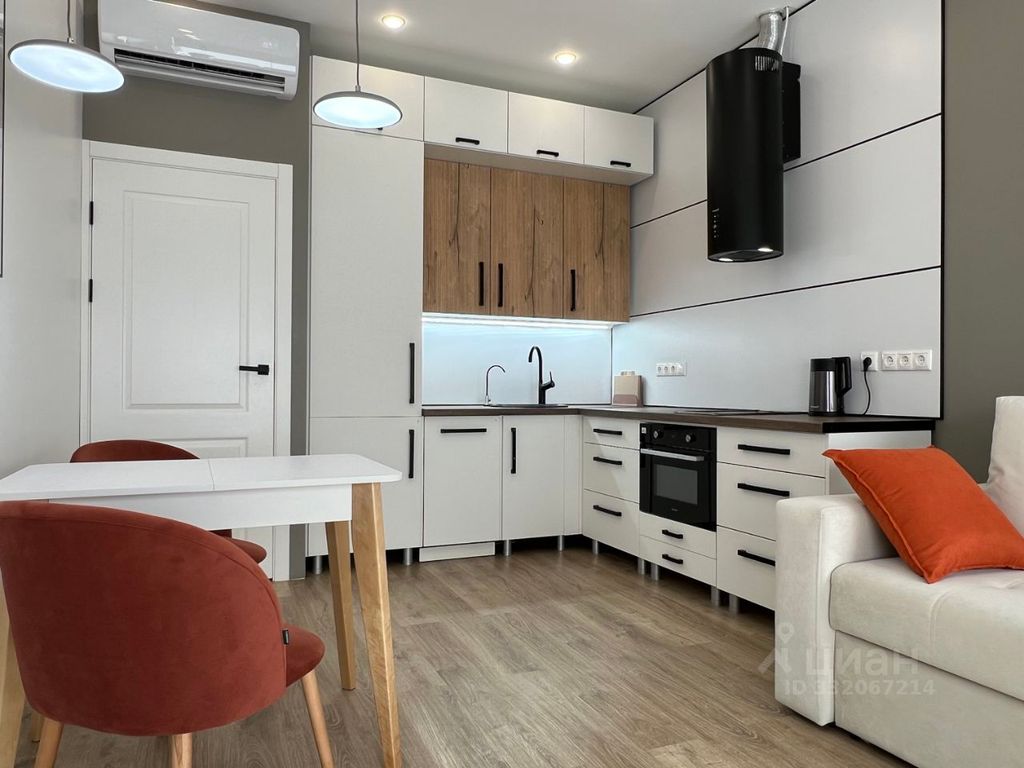 m. ZIL: Apartment, 2-rooms