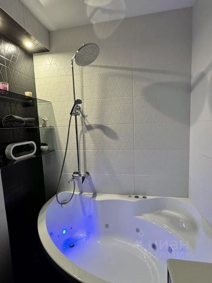 m. ZIL: Apartment, 2-rooms