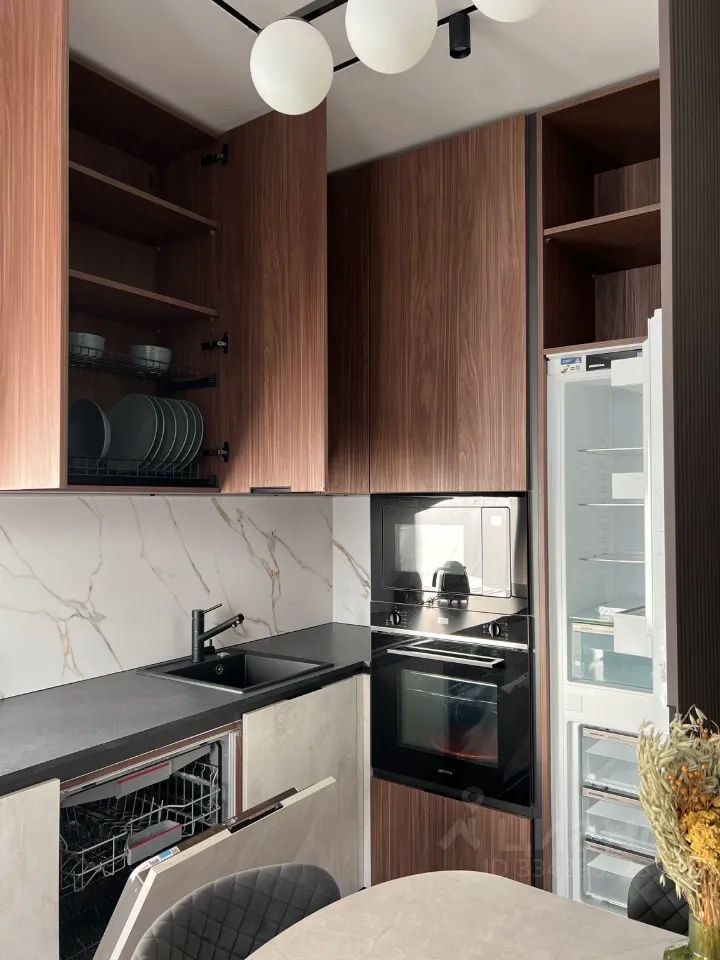 m. ZIL: Apartment, 2-rooms