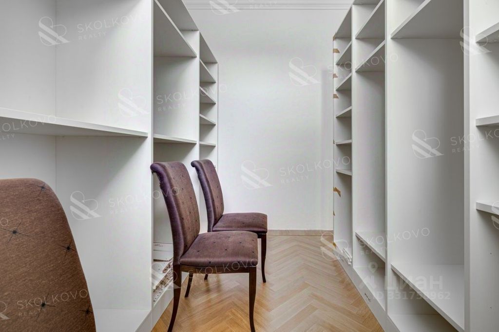 m. Aleksandrovsky sad: Apartment, 6-rooms