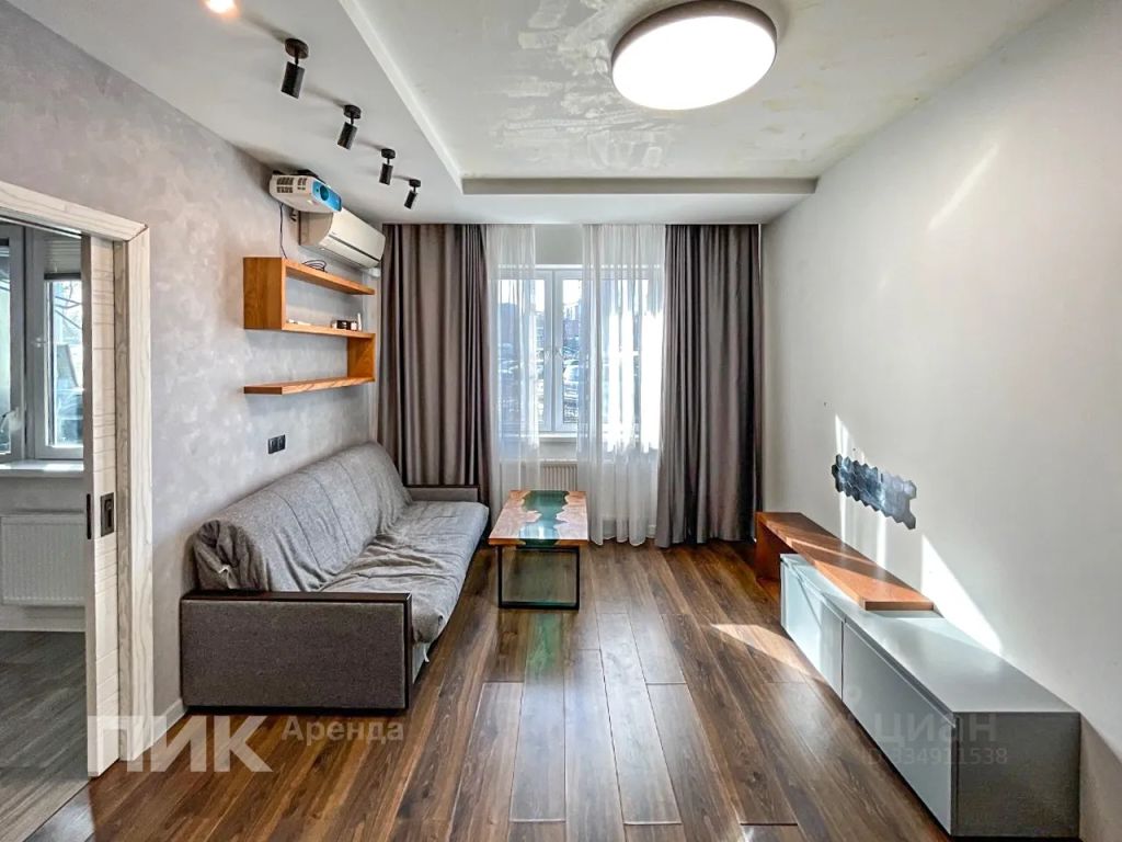 m. Lukhmanovskaya: Apartment, 1-rooms