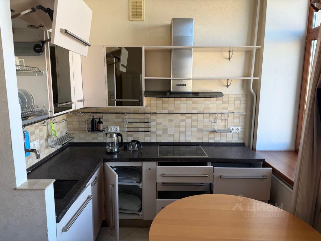 m. Krasnye vorota: Apartment, 2-rooms