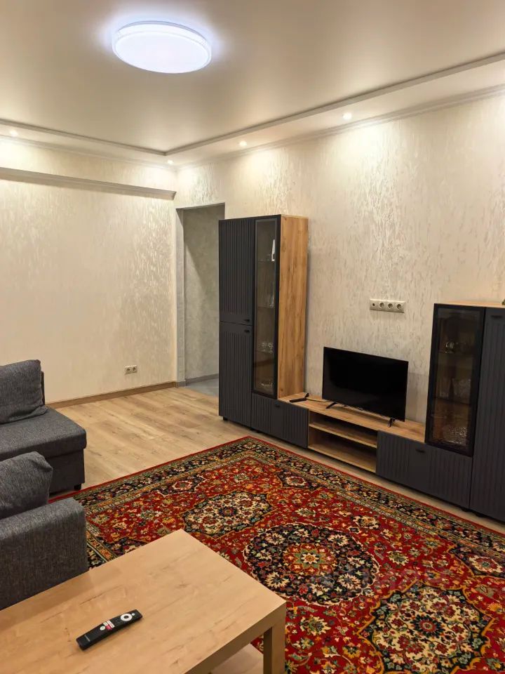 m. Vorobyevy gory: Apartment, 2-rooms