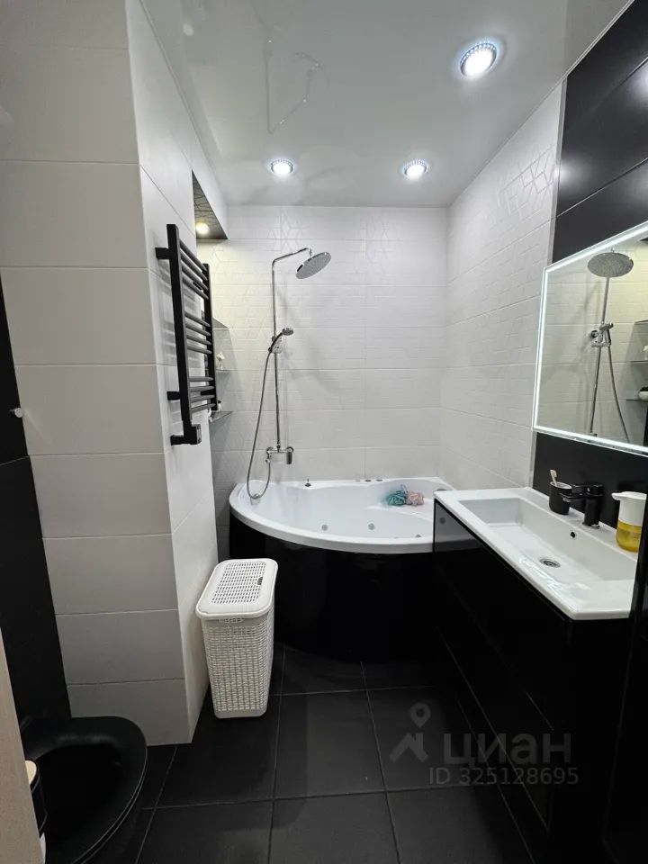 m. ZIL: Apartment, 2-rooms