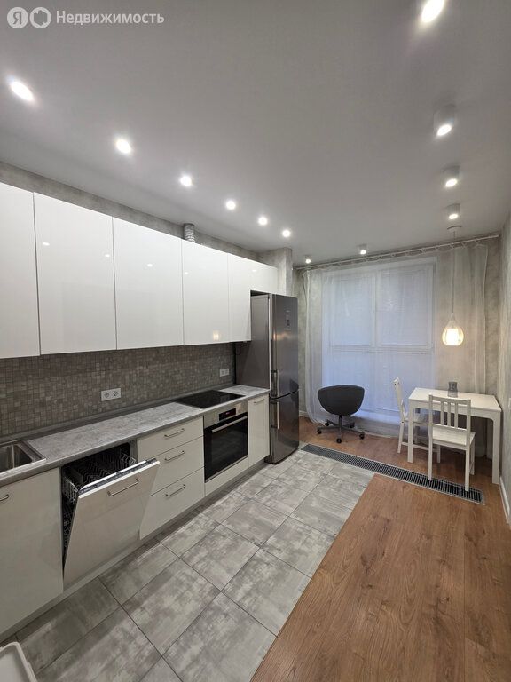 m. Lukhmanovskaya: Apartment, 1-rooms