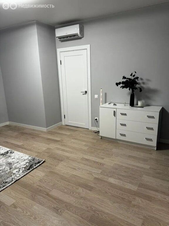m. ZIL: Apartment, 1-rooms