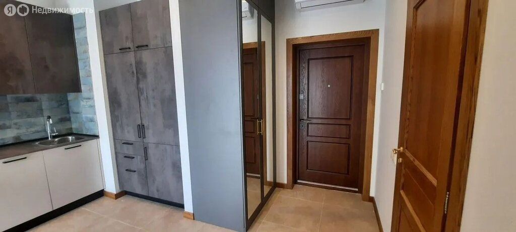 m. ZIL: Apartment, 1-rooms