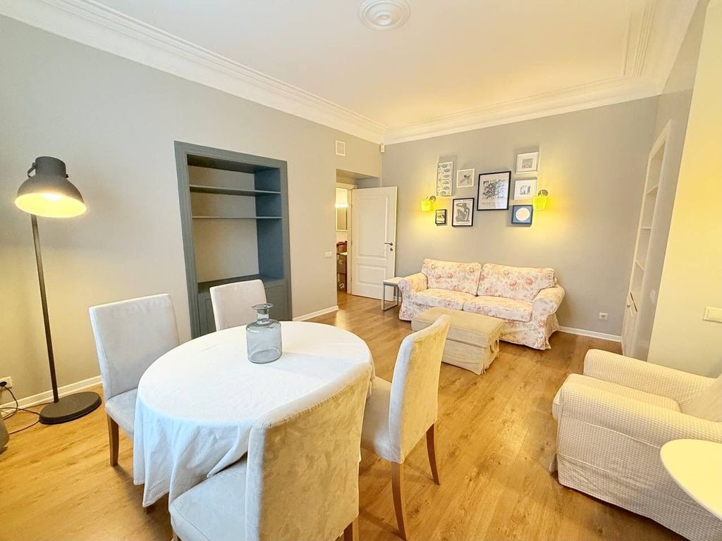 m. Kropotkinskaya: Apartment, 3-rooms