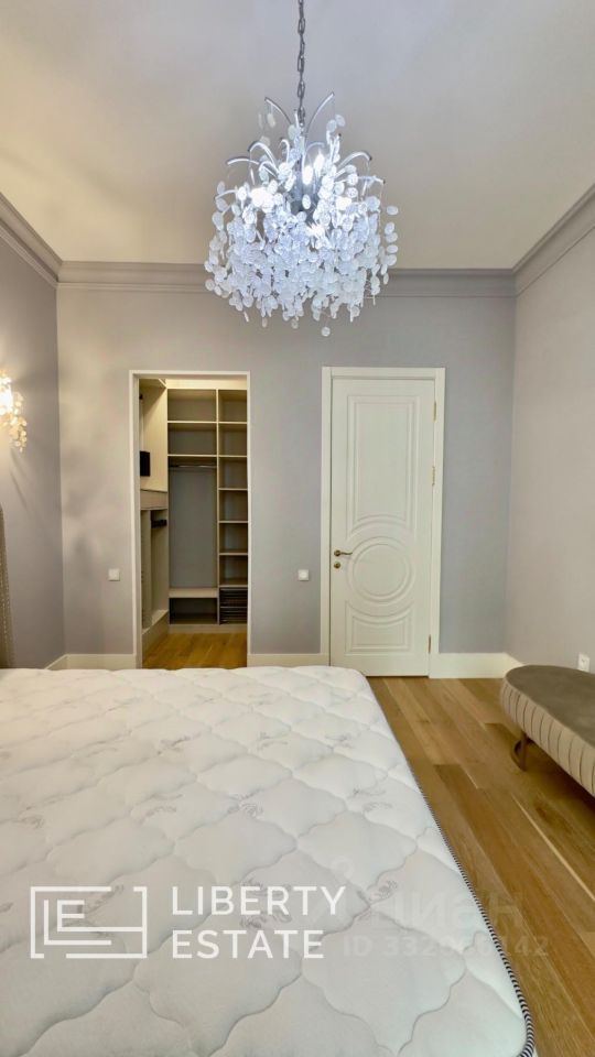 m. ZIL: Apartment, 3-rooms