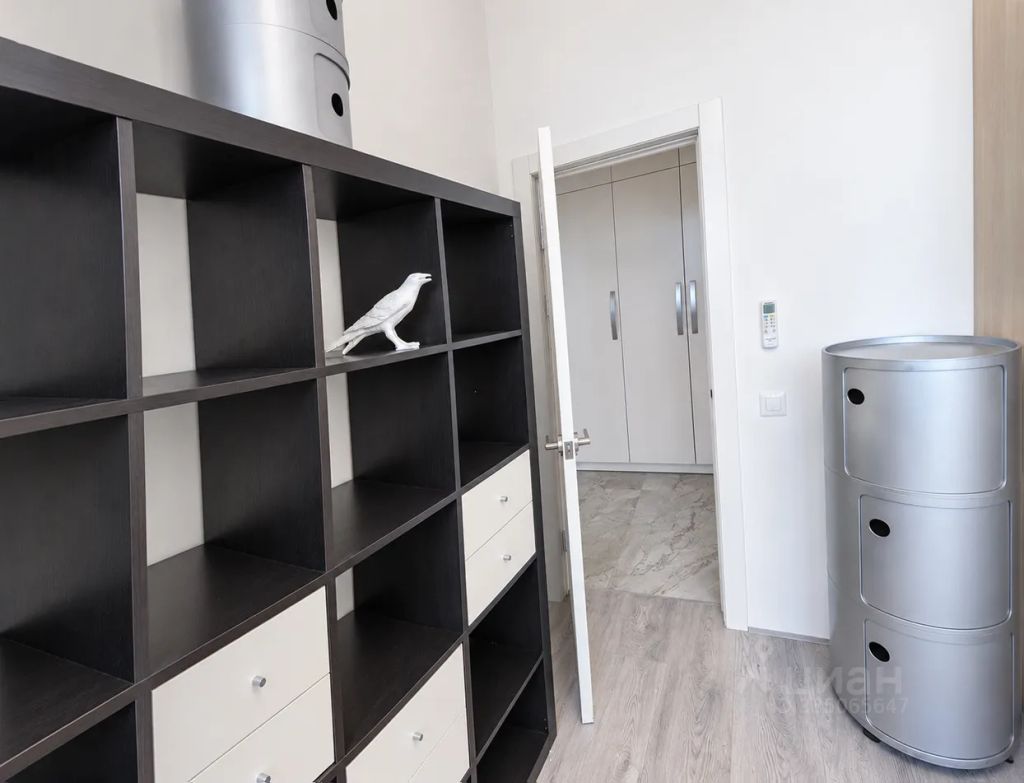m. ZIL: Apartment, 2-rooms