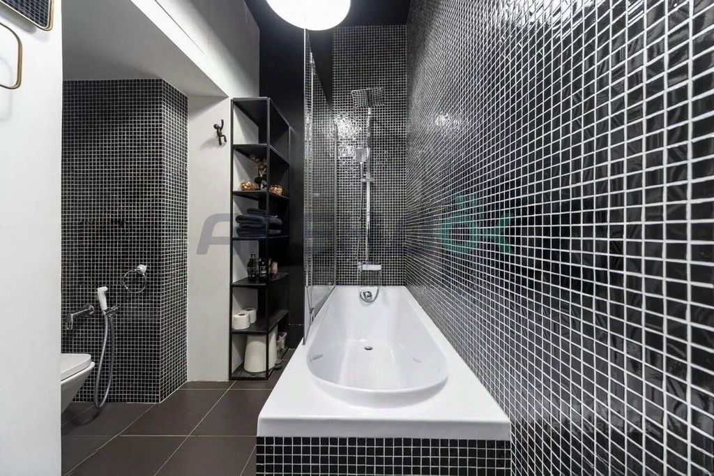 m. Kuznetsky most: Apartment, 3-rooms
