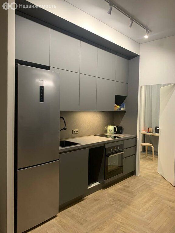 m. ZIL: Apartment, 2-rooms