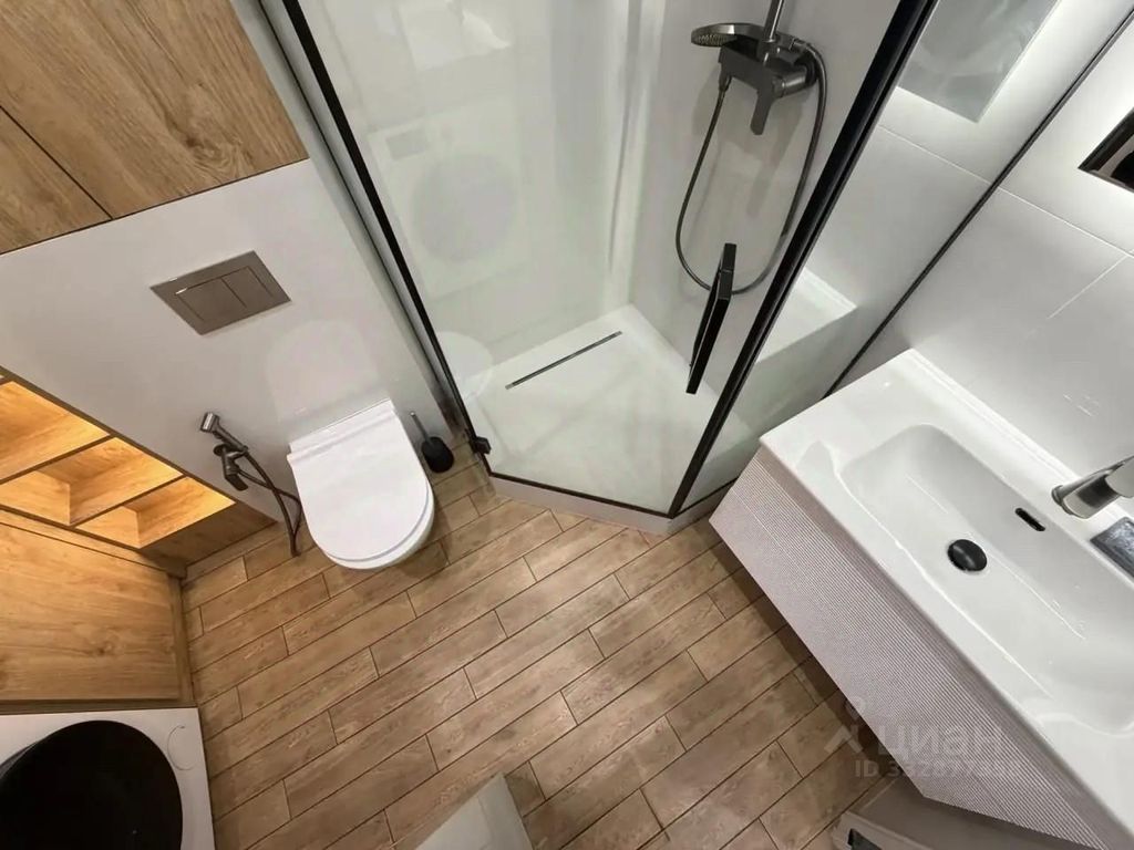 m. ZIL: Apartment, 2-rooms