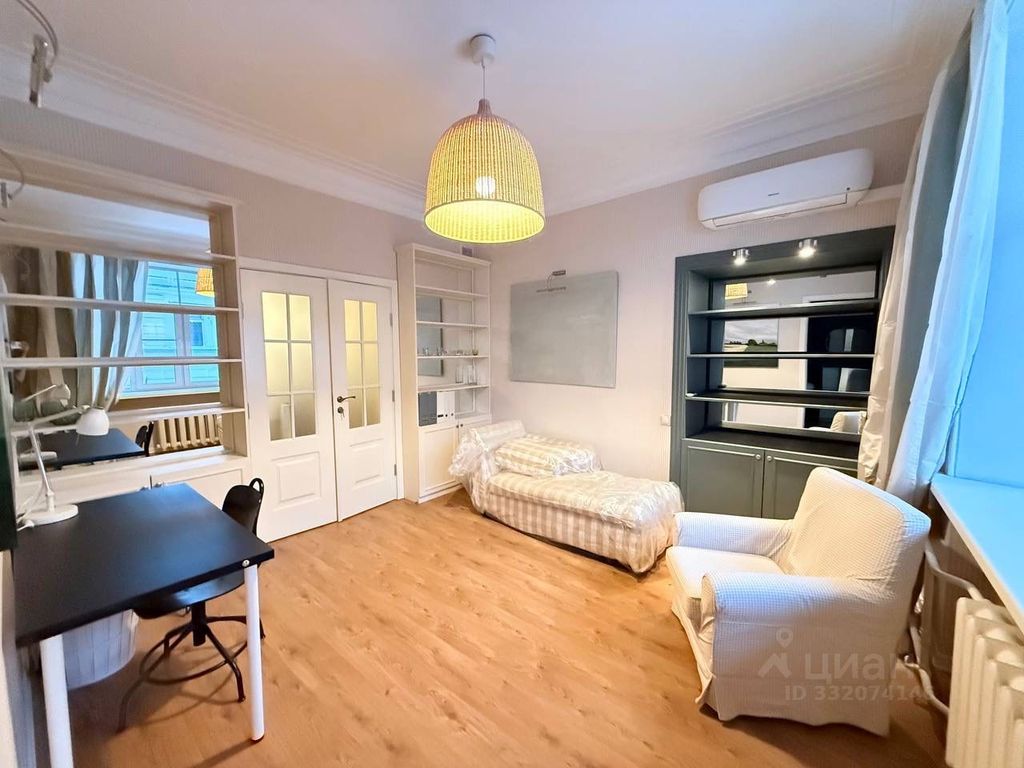 m. Kropotkinskaya: Apartment, 3-rooms