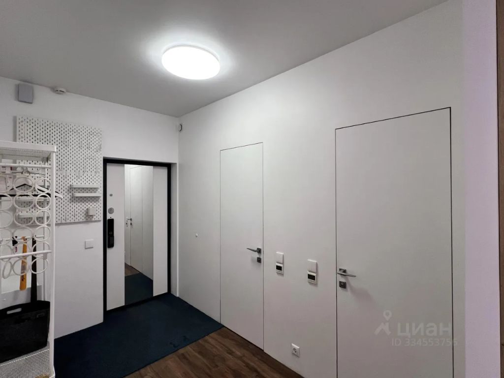 m. ZIL: Apartment, 2-rooms