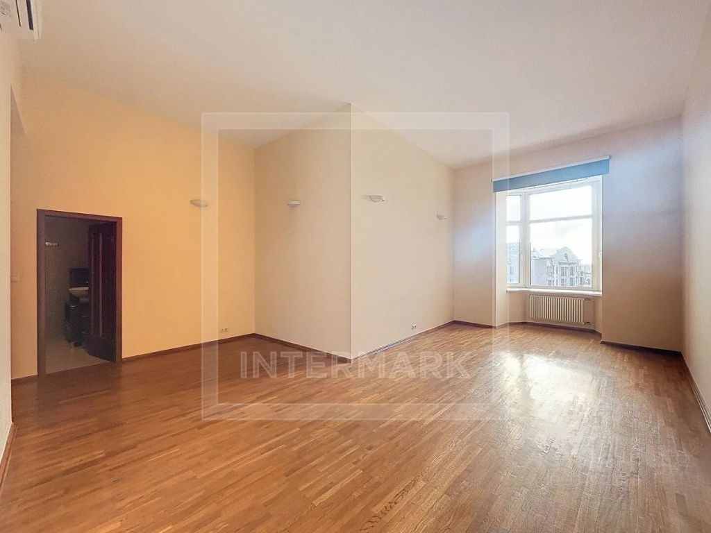 m. Borovitskaya: Apartment, 5-rooms
