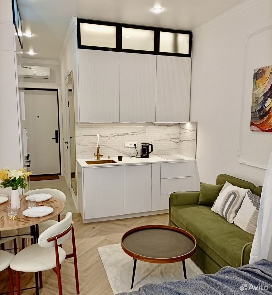 m. Verkhnie Kotly: Apartment, studio