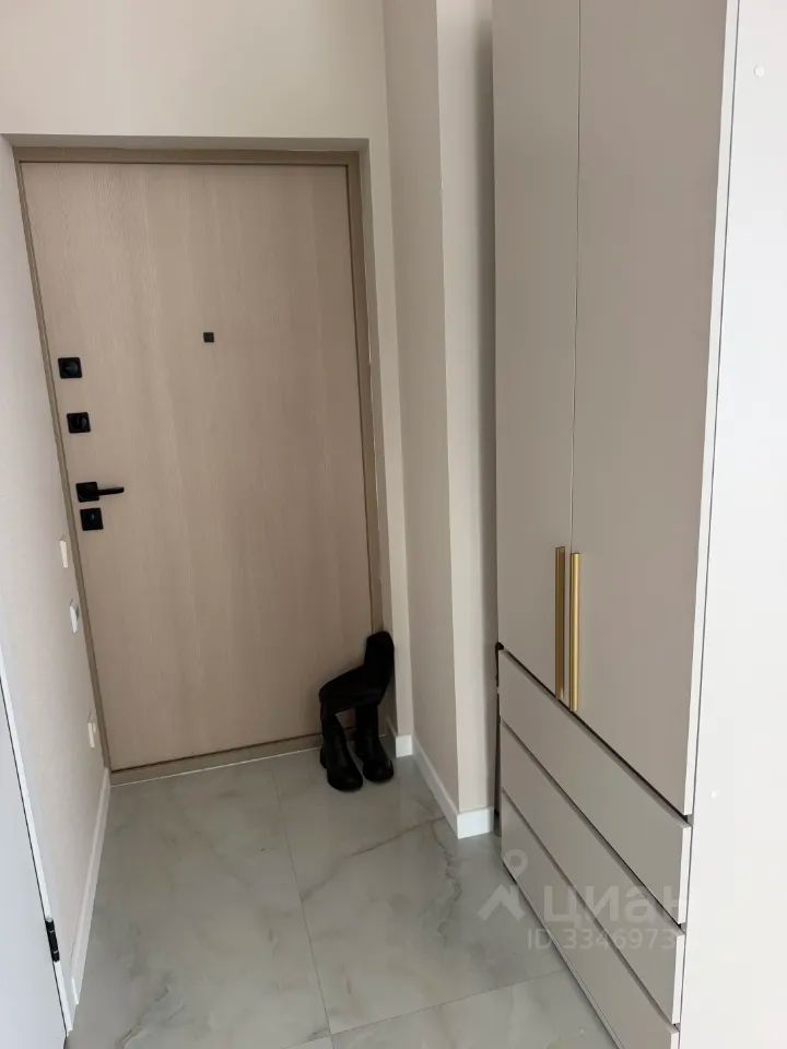 m. ZIL: Apartment, 2-rooms
