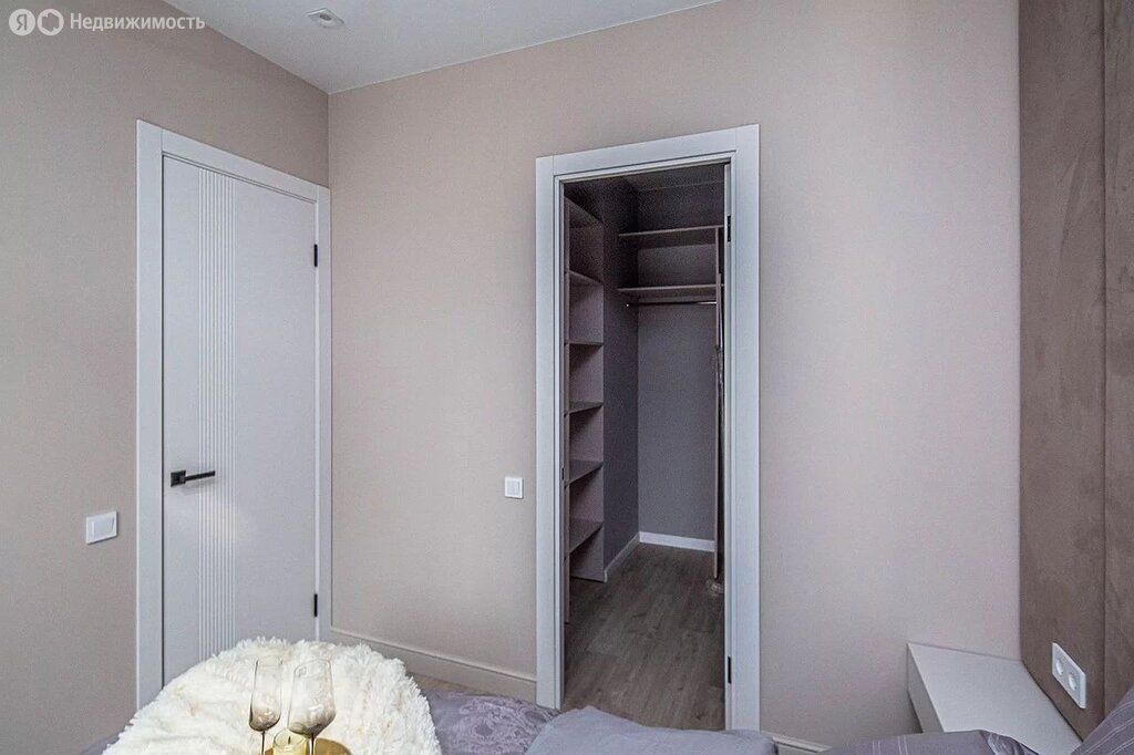 m. ZIL: Apartment, 1-rooms