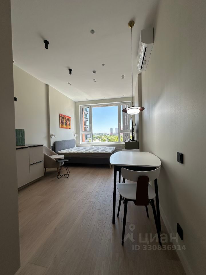 m. Verkhnie Kotly: Apartment, studio