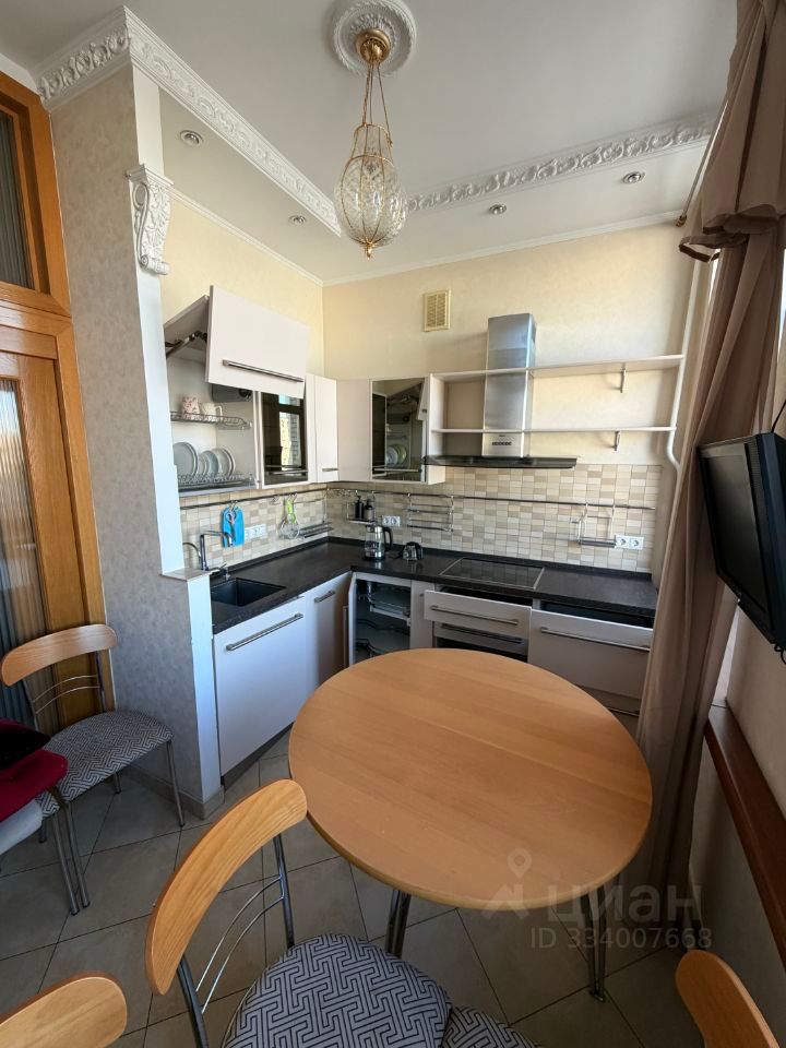 m. Krasnye vorota: Apartment, 2-rooms