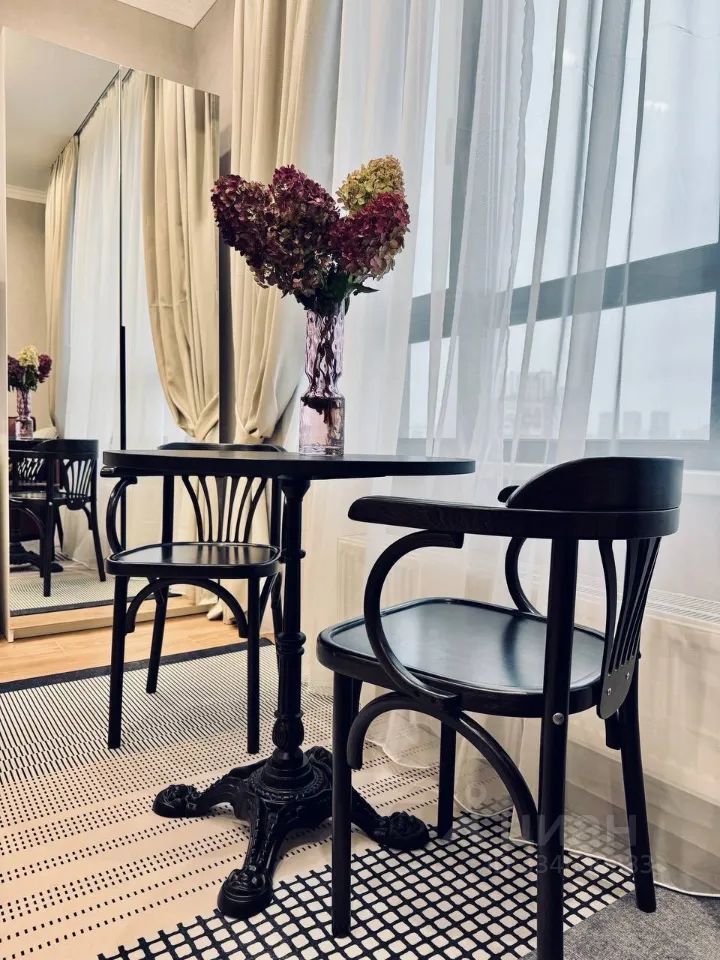 m. Maryina Roscha: Apartment, studio