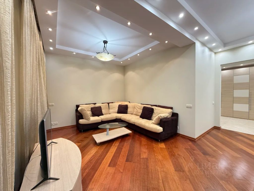 m. Mayakovskaya: Apartment, 3-rooms