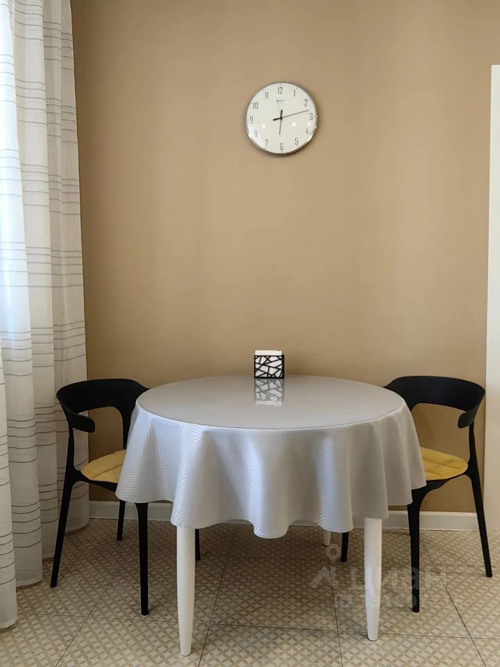 m. Lukhmanovskaya: Apartment, 1-rooms