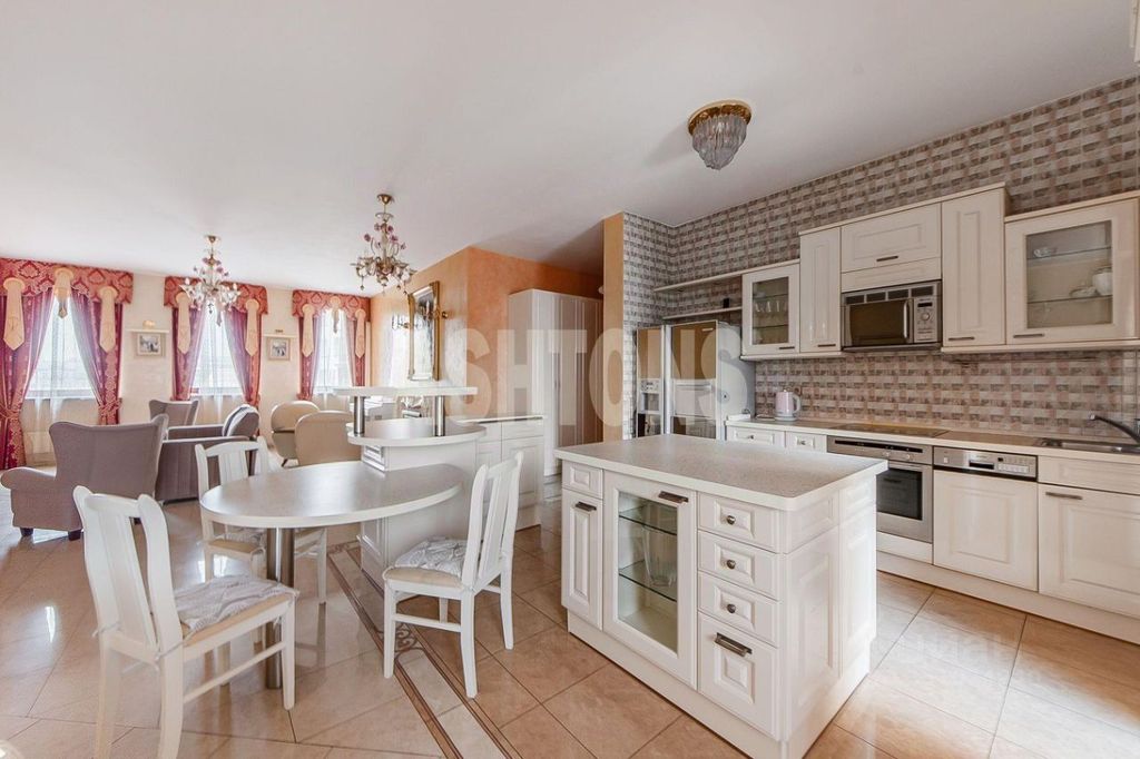 m. Tretyakovskaya: Apartment, 3-rooms