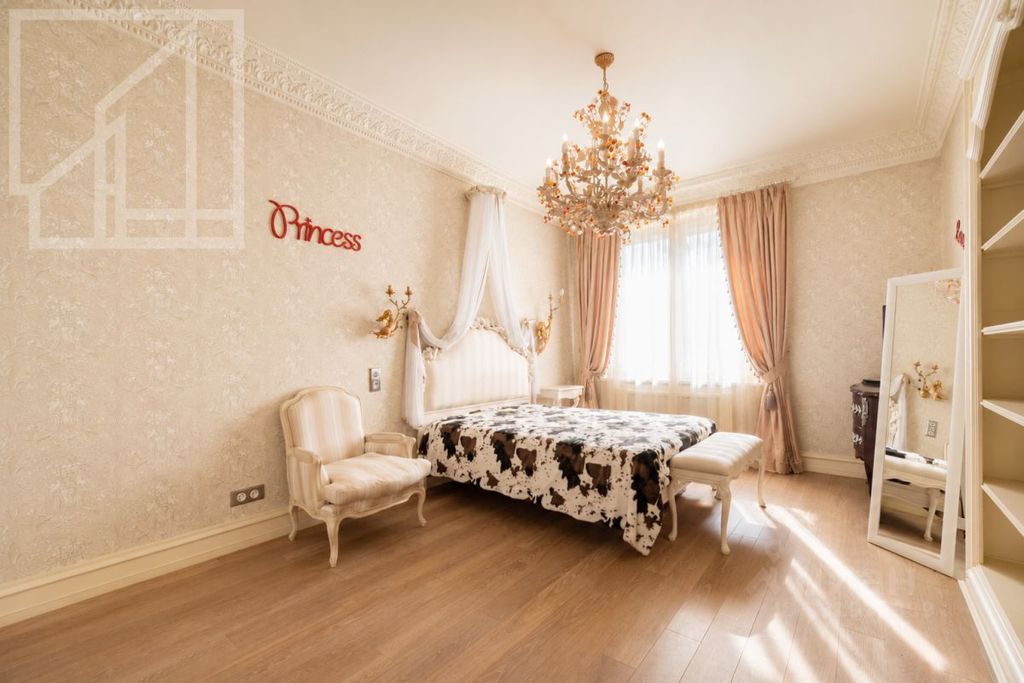 m. Kropotkinskaya: Apartment, 4-rooms